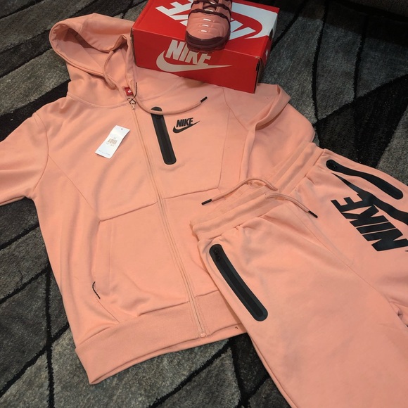 Women’s shoe and suit - Picture 3 of 3